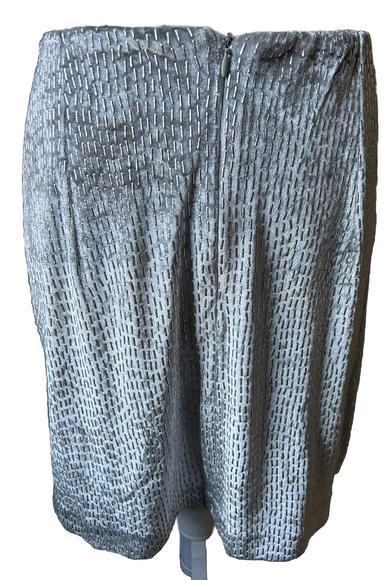 Cache Gray Straight Skirt Side Front Slit Zip Back Size M NWOT Velvet Beads - Picture 3 of 3